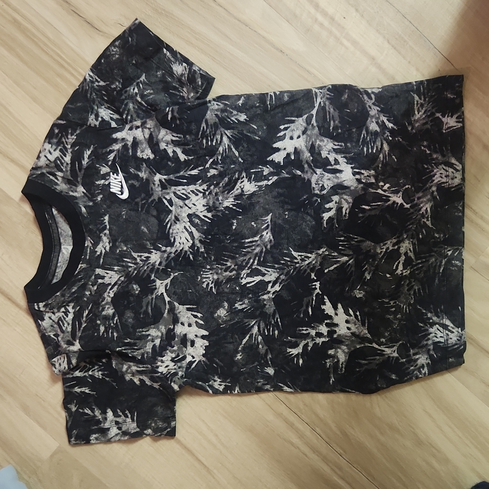 Nike hawaiian tee